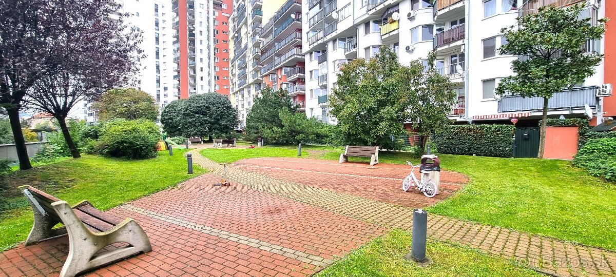 KLIMATIZOVANÝ 2i. BYT V NOVOSTAVBE 55 m2 PRI OC CENTRAL.