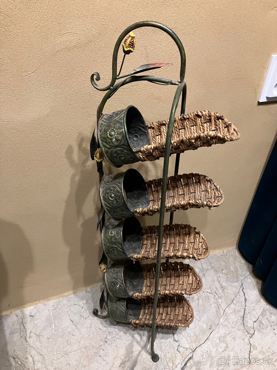 Stojan na vínové fľaše