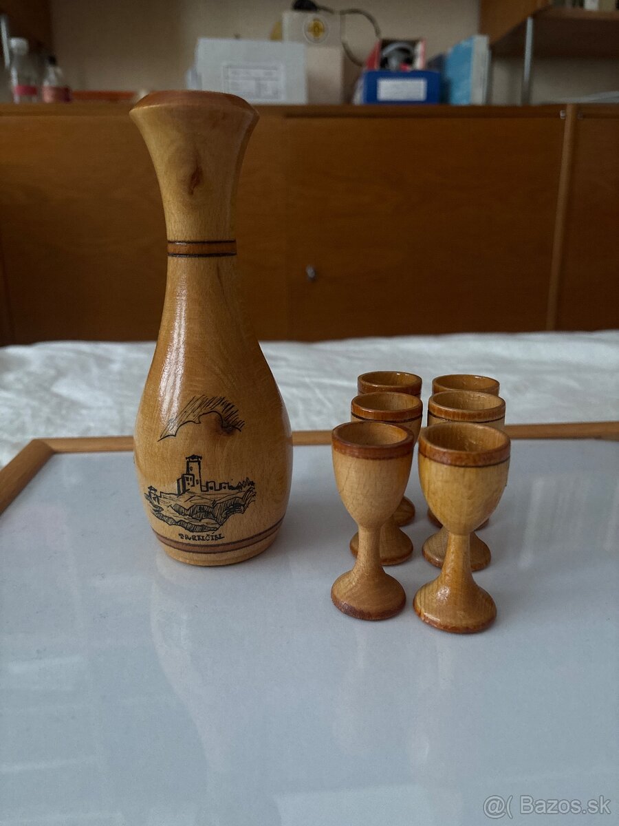Drevené poháriky a váza