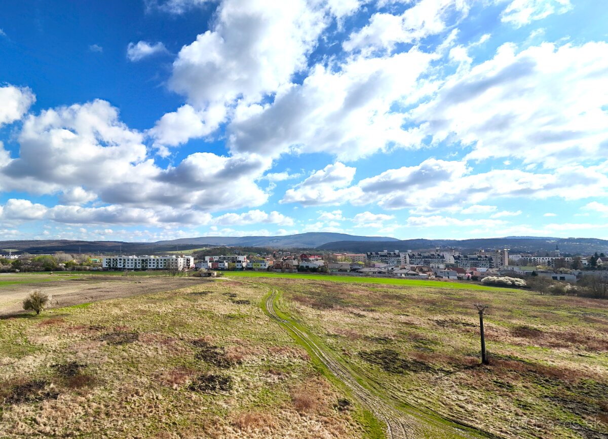 Stupava – 21.730 m2 ORNÁ PÔDA, LES