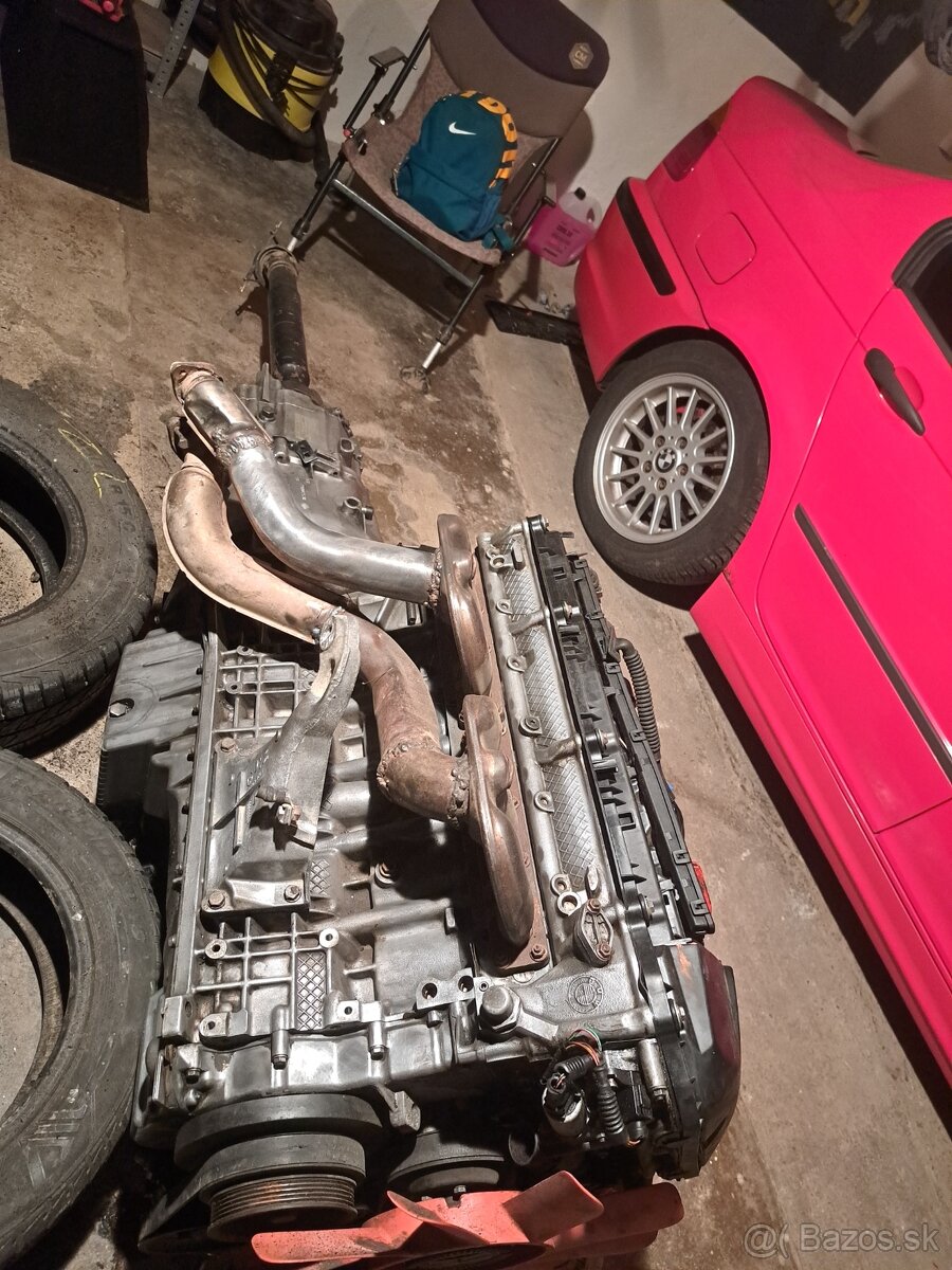 Motor M52B28