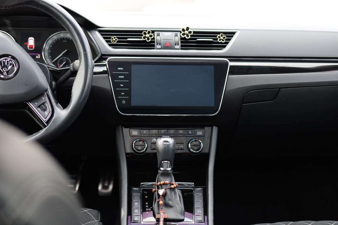 Škoda Superb Combi 2.0 TDI DSG 140kW Style – TOP STAV
