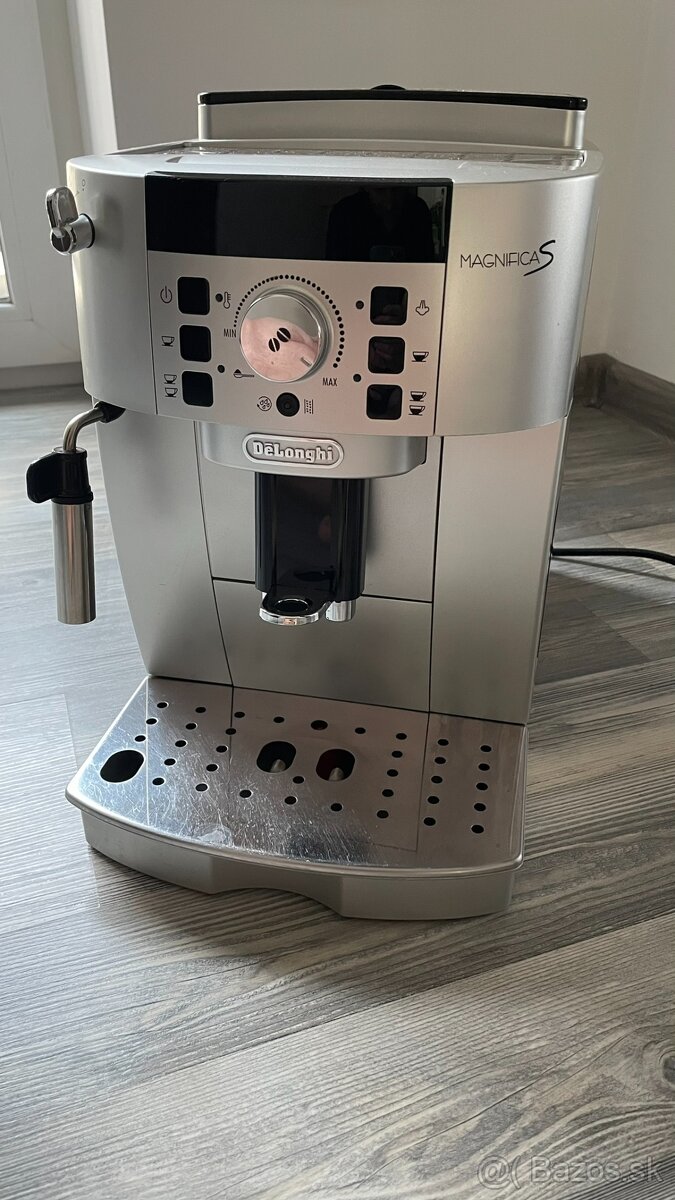 Kávovar Delonghi Ecam 220.21b