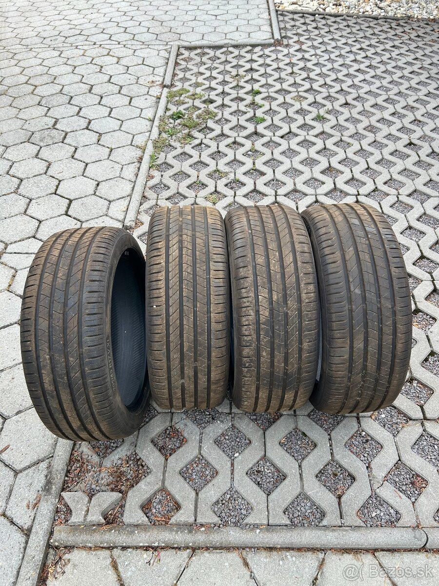 Letné gumy Barum Bravuris 6 205/45 R17