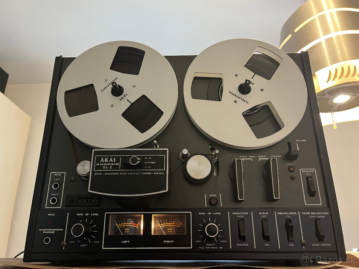 AKAI kotucovy magnetofon