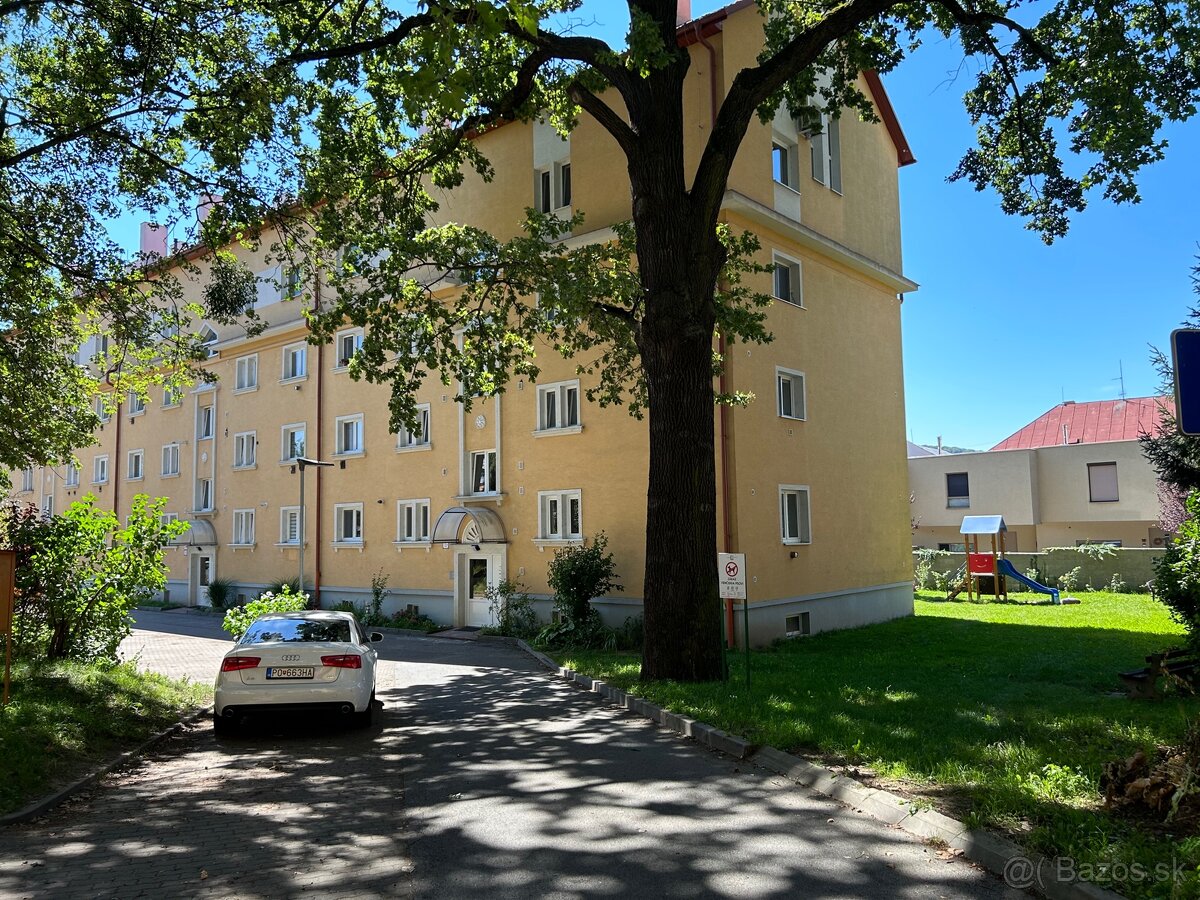 2.izbovy byt-Plzenska-dlhodoby podnajom