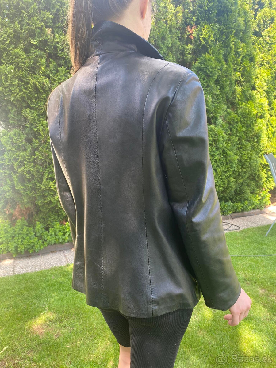 Dámsky/dievč. čierny kožený krátky kabatik-sako, veľkosť S