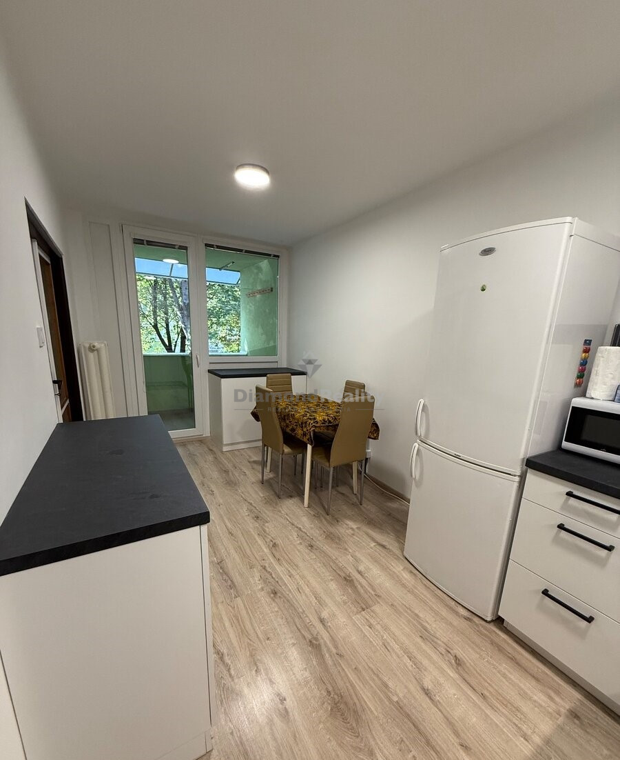 Na prenájom prerobený 3 izbový byt, balkón, Dusíka, Trnava.