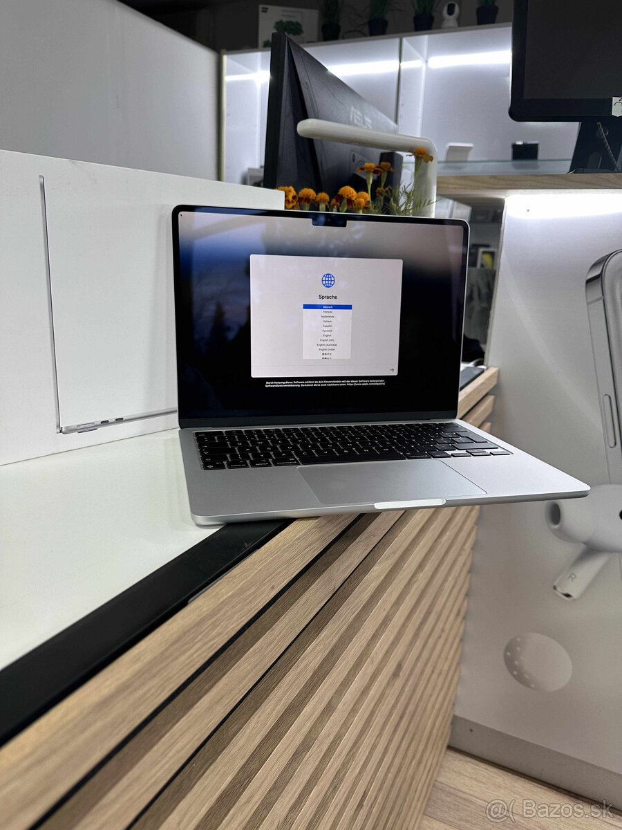 MacBook Air 13″ M3 – 256 GB – Strieborný - AKO NOVY