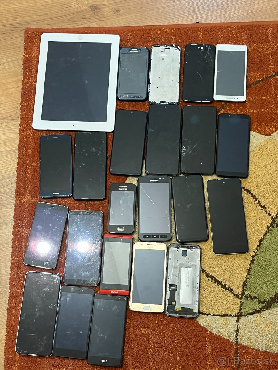 Predám 22 telefonov + tablet
