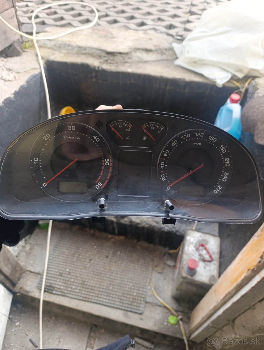 Budíky škoda Superb 1