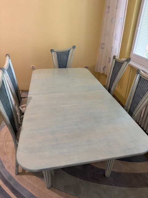 Predam jedalensky stol so stolickami