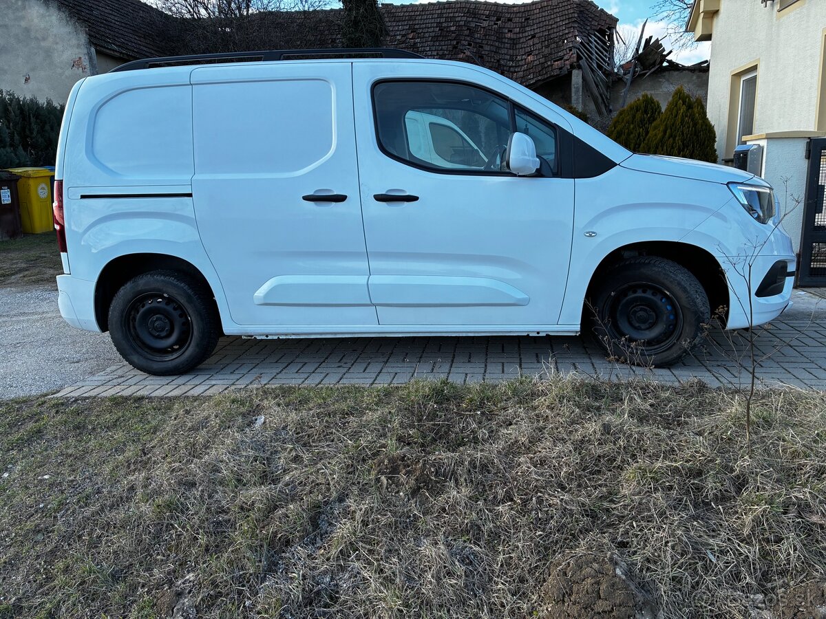 Opel combo e 1.5 cdti,75 kw,9/2019