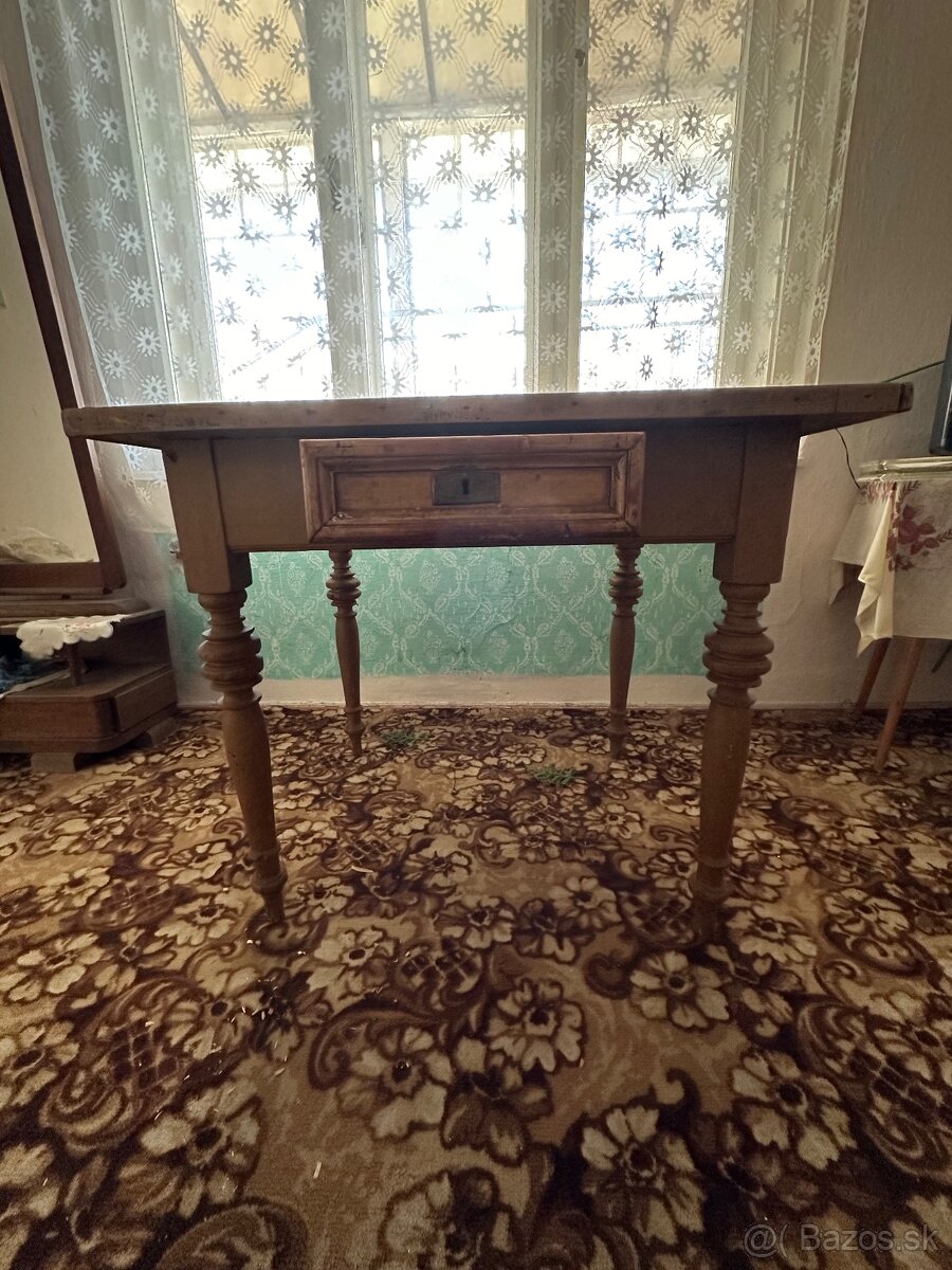 Starozitny stol