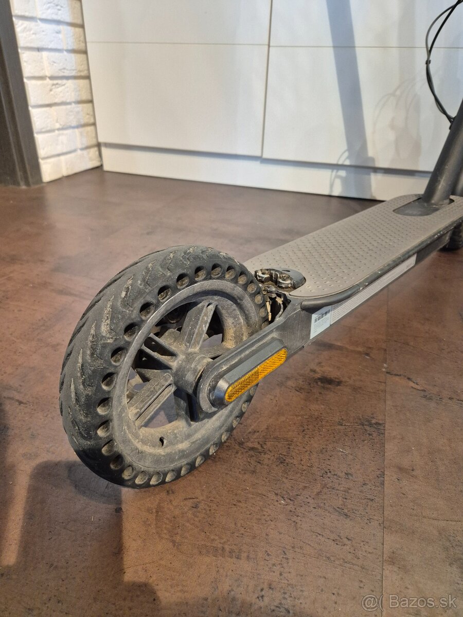 Elektrická kolobežka Xiaomi Mi scooter S1
