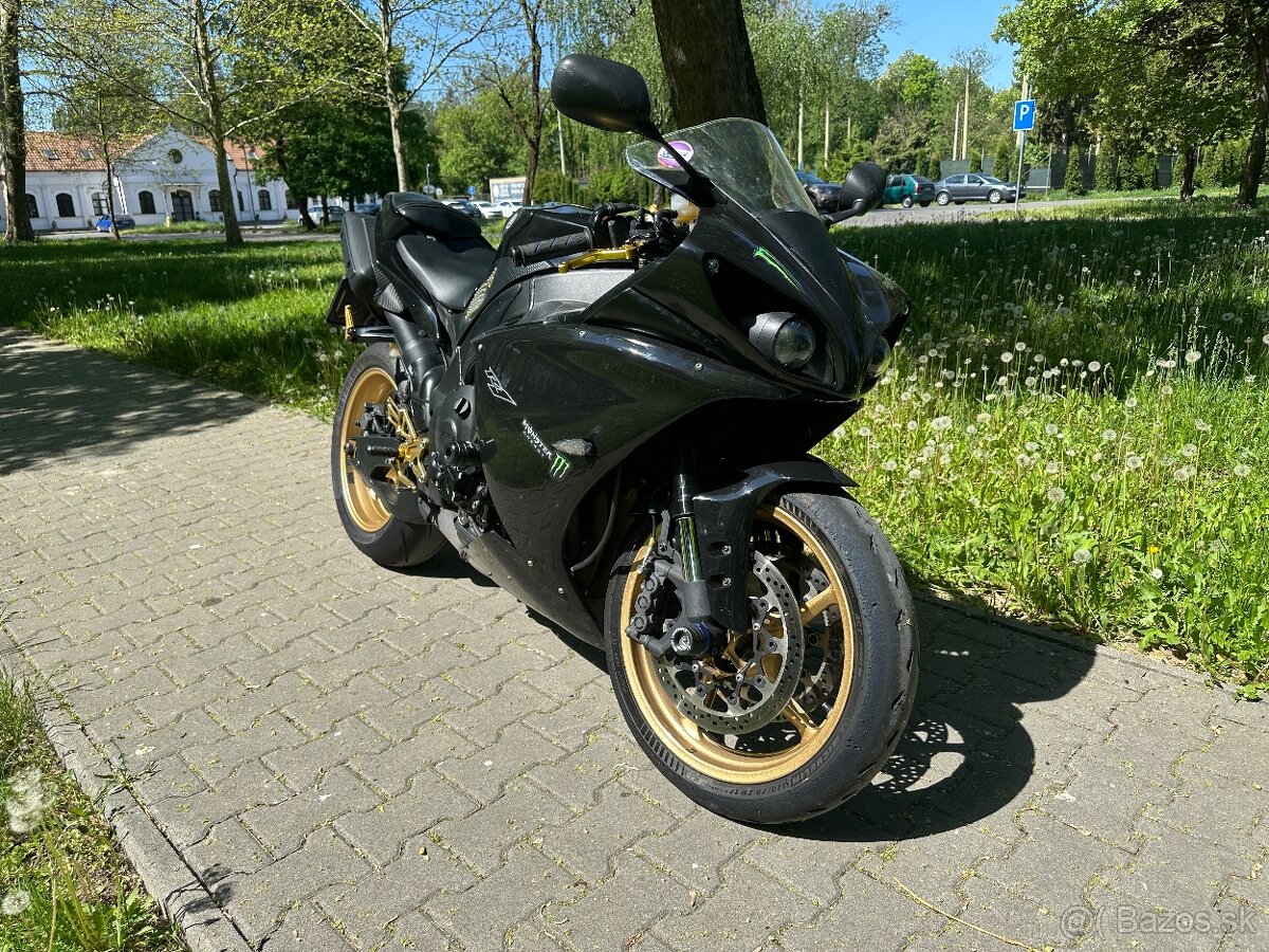 Predám Yamaha YZF R1 r.v. 2011 Big Bang