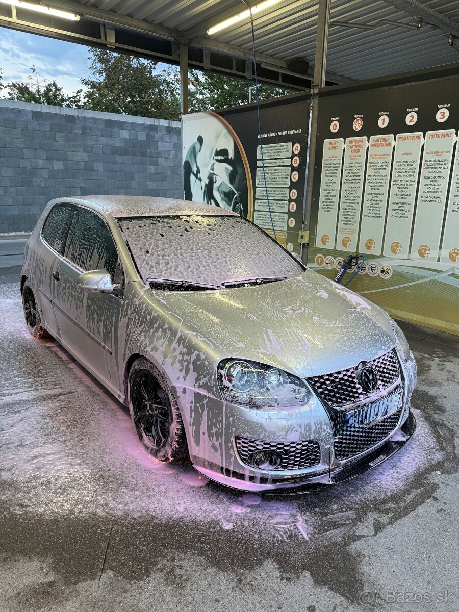 Predam Volkswagen golf 5 1.6 fsi benzín