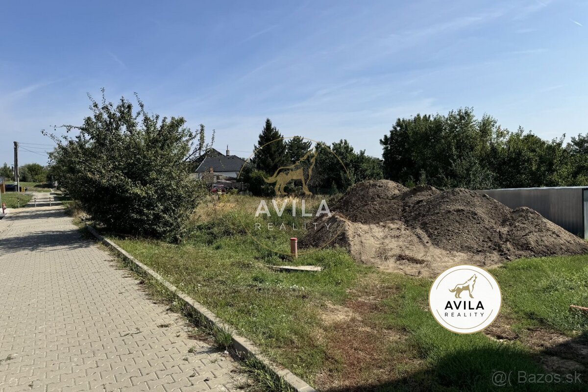 NA PREDAJ: stavebný pozemok 648m2 - Zavar