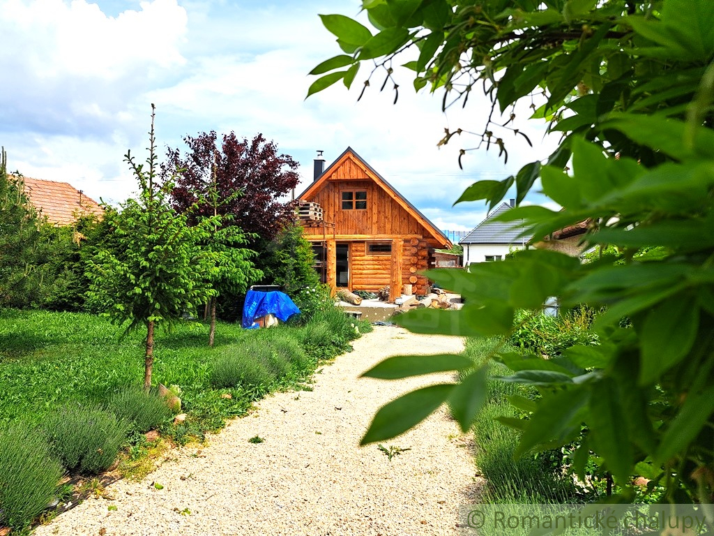 Zrubový domček v tichej časti obce Lehota vhodný na rekreá