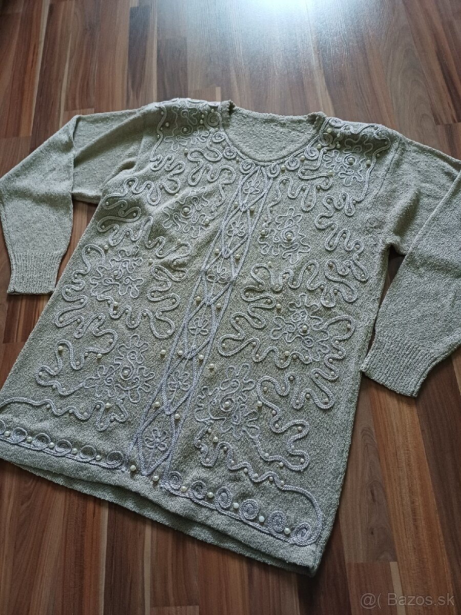 Darujem ozdobný sveter v.XL