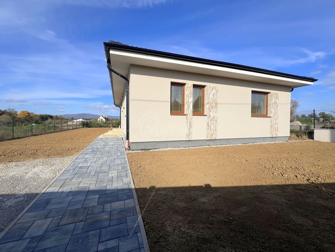 NOVOSTAVBA dokončená v obci Šišov poz.700m2