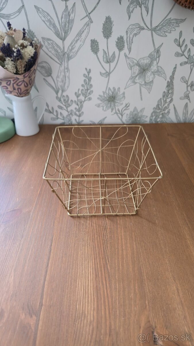 zlaty kovovy kosik / pouzity na svadbe