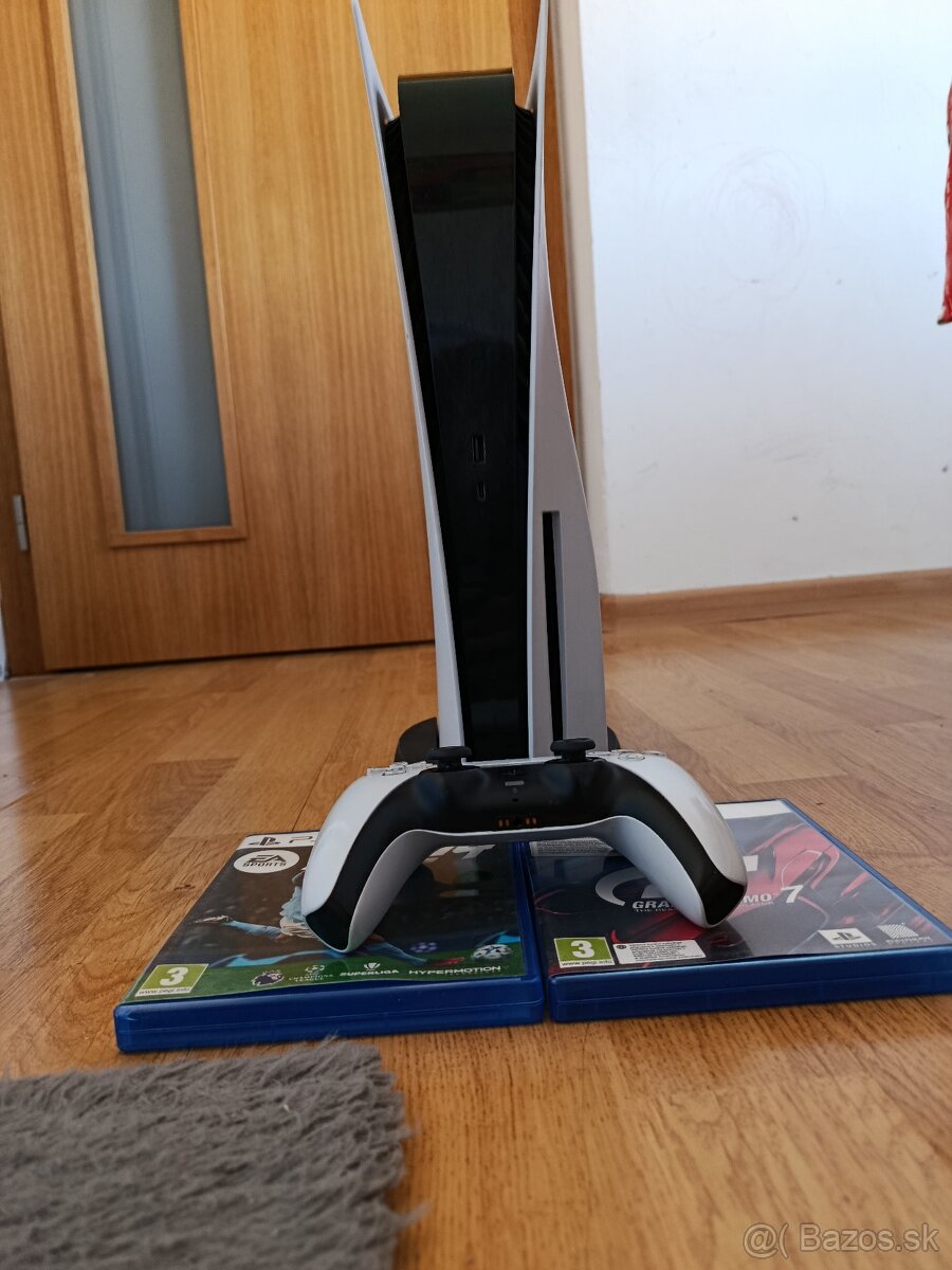 Predám PlayStation 5 + hry + príslušenstvo