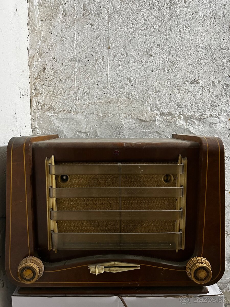 Rádio Tesla Máj 693A