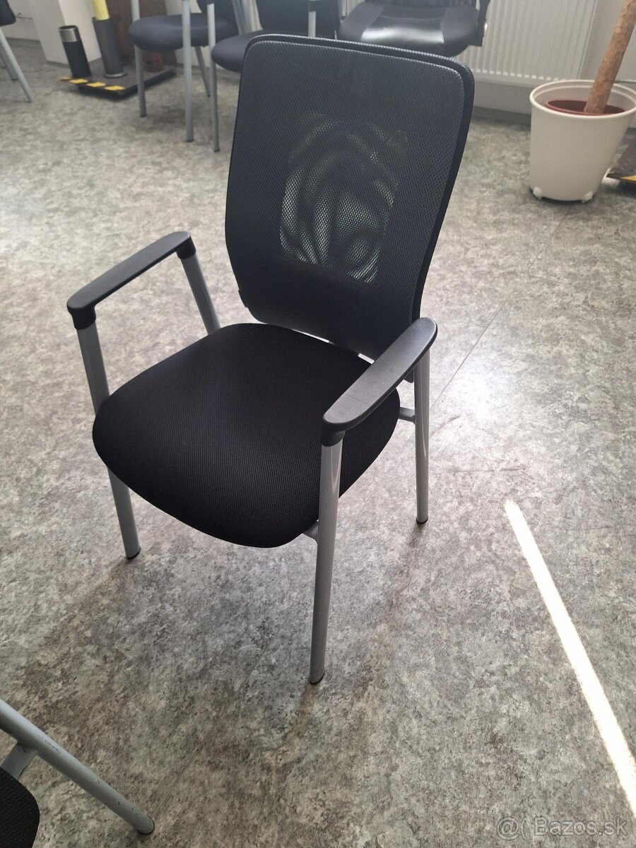 Zasadackove stolicky cierne