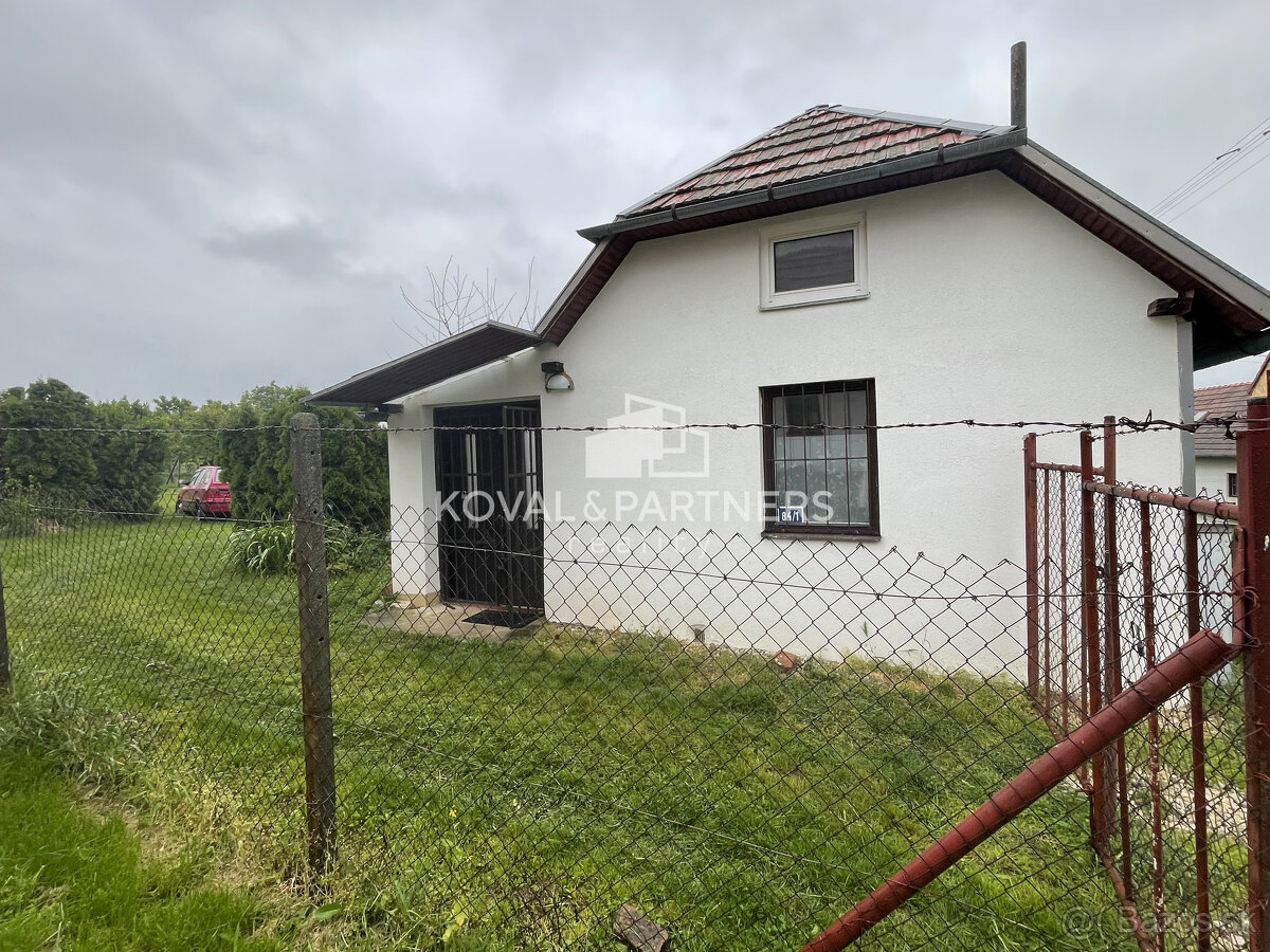 Znížená cena Viničný domček s pozemkom - Vráble v časti Horn