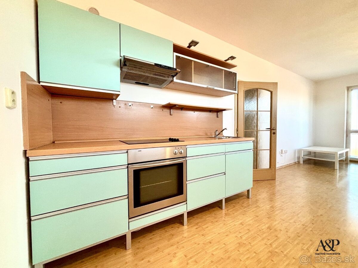 NA PRENÁJOM 2 IZB. BYT S VEĽKÝM BALKÓNOM A PARKOVNÝM MIESTOM