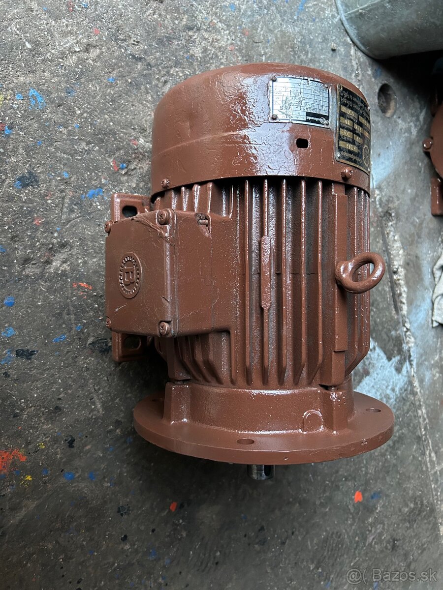 Predam elektromotor prírubovopetkový
