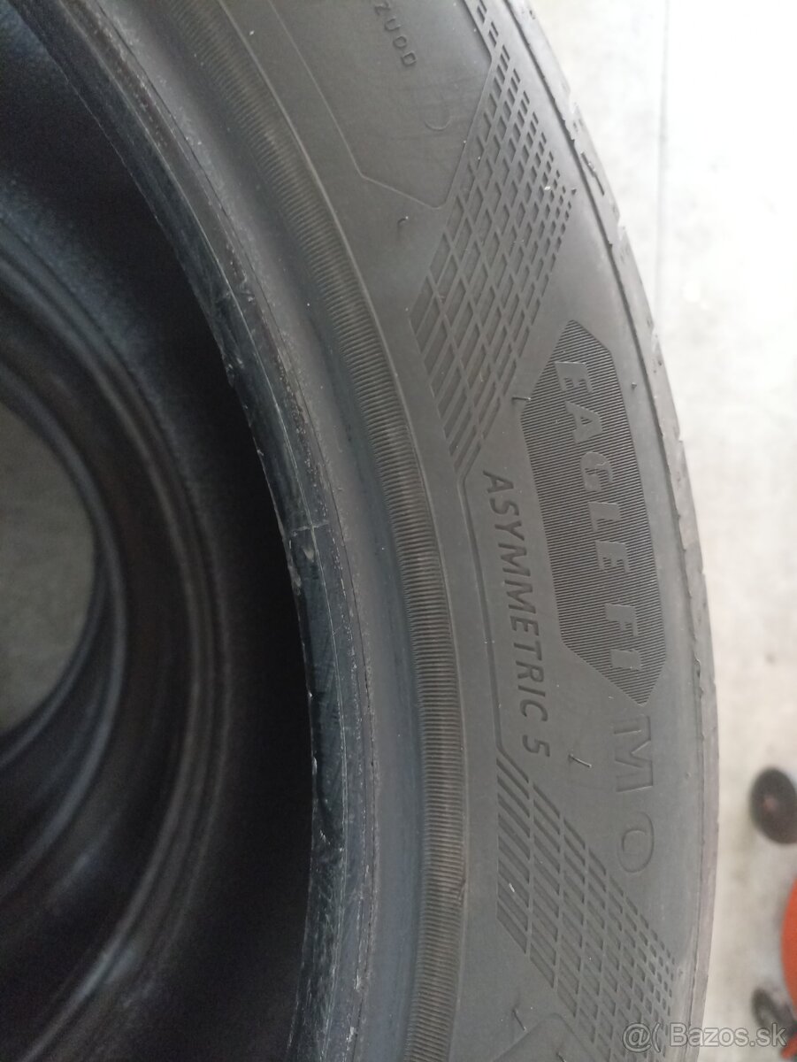 255/45R20