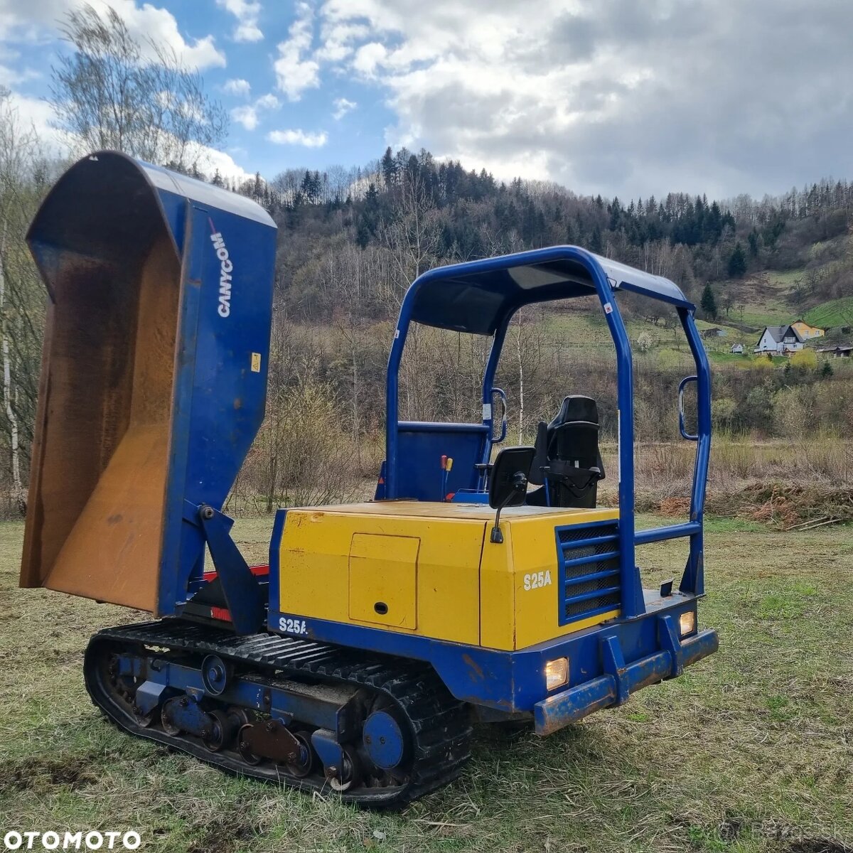 Sklápač Kubota Caterpillar Canycom S25A s nosnosťou 2,5 tony