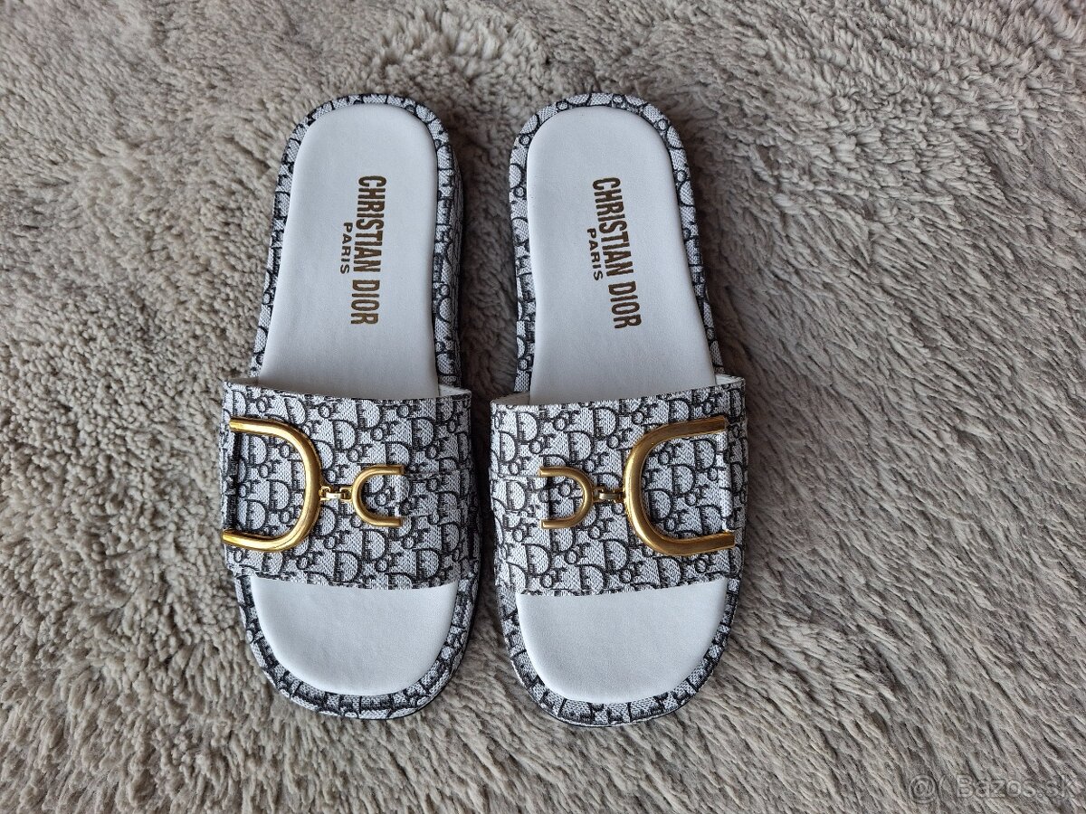 NOVE ŠĽAPKY CHRISTIAN DIOR