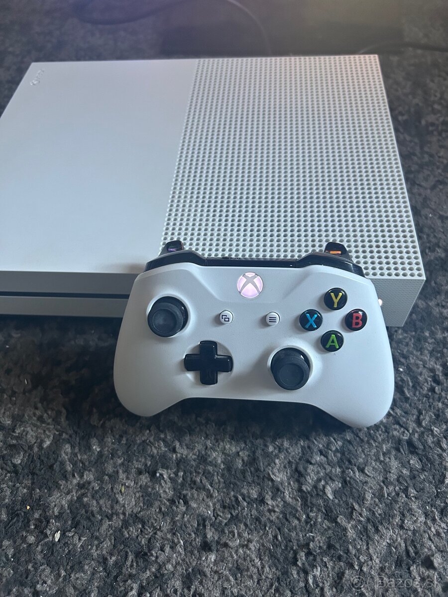 Xbox One S 500GB + ovládač