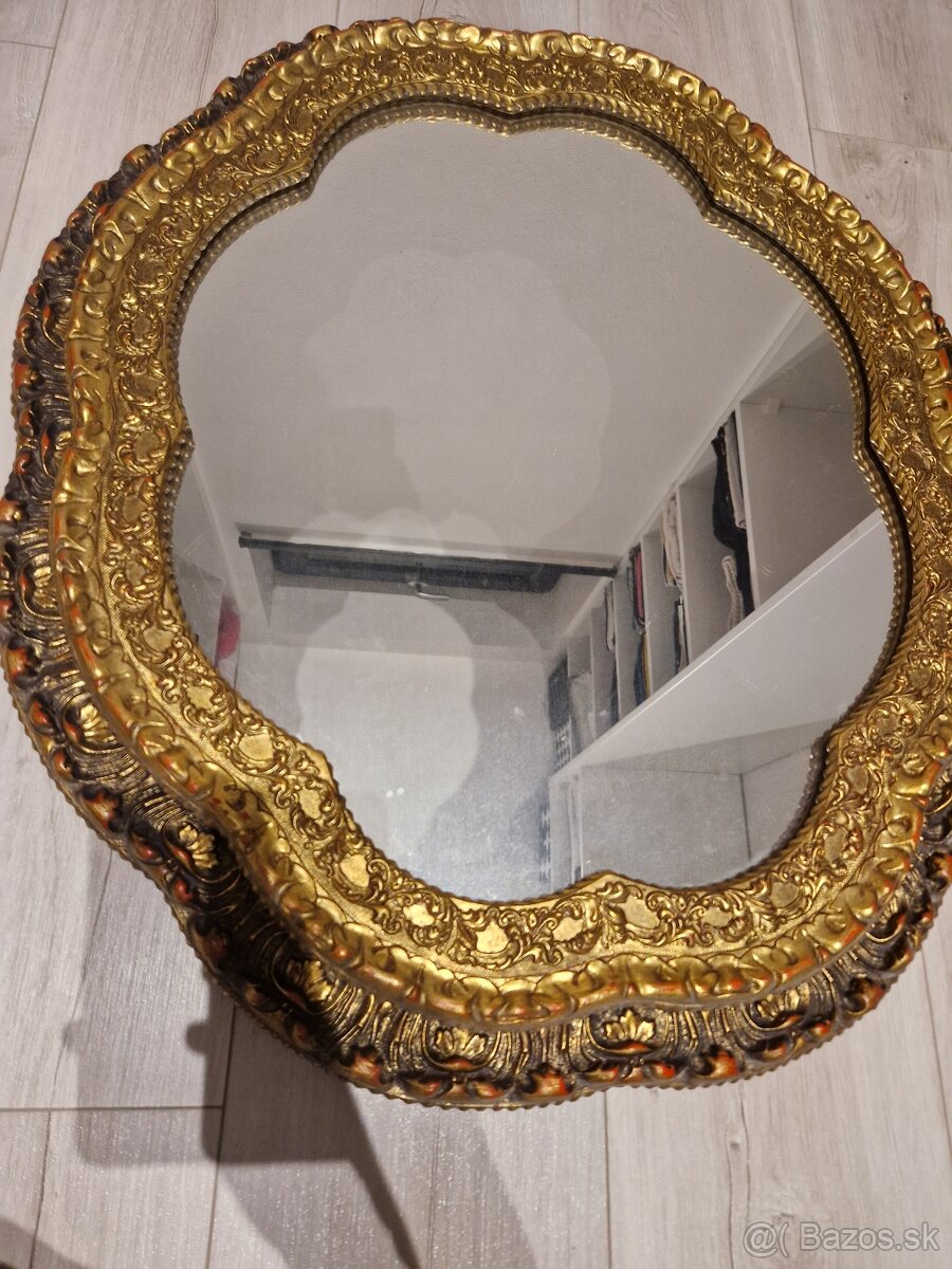 Masívne zrkadlo