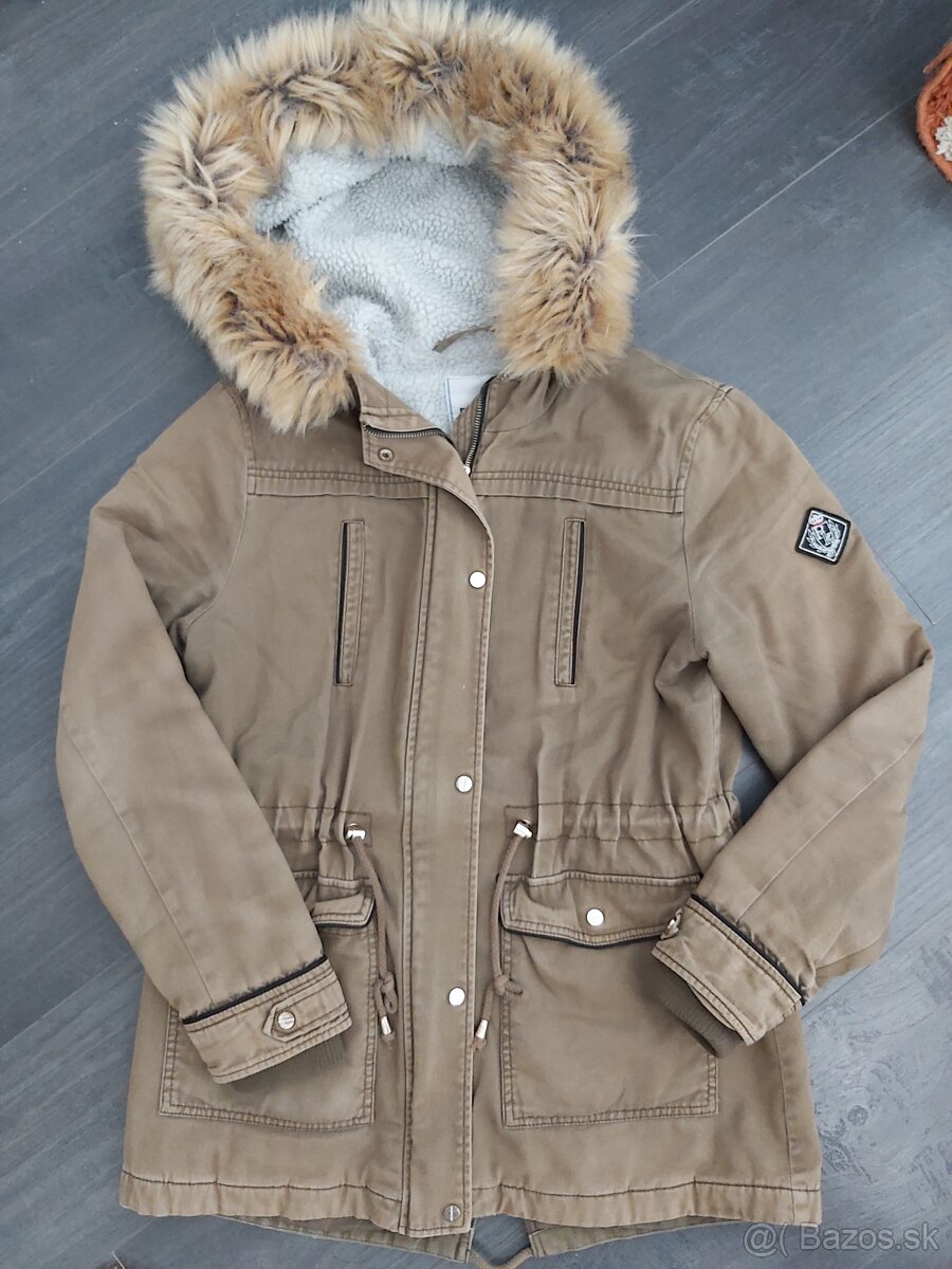Vetrovka s kapucňou M/38 zn. Pimkie