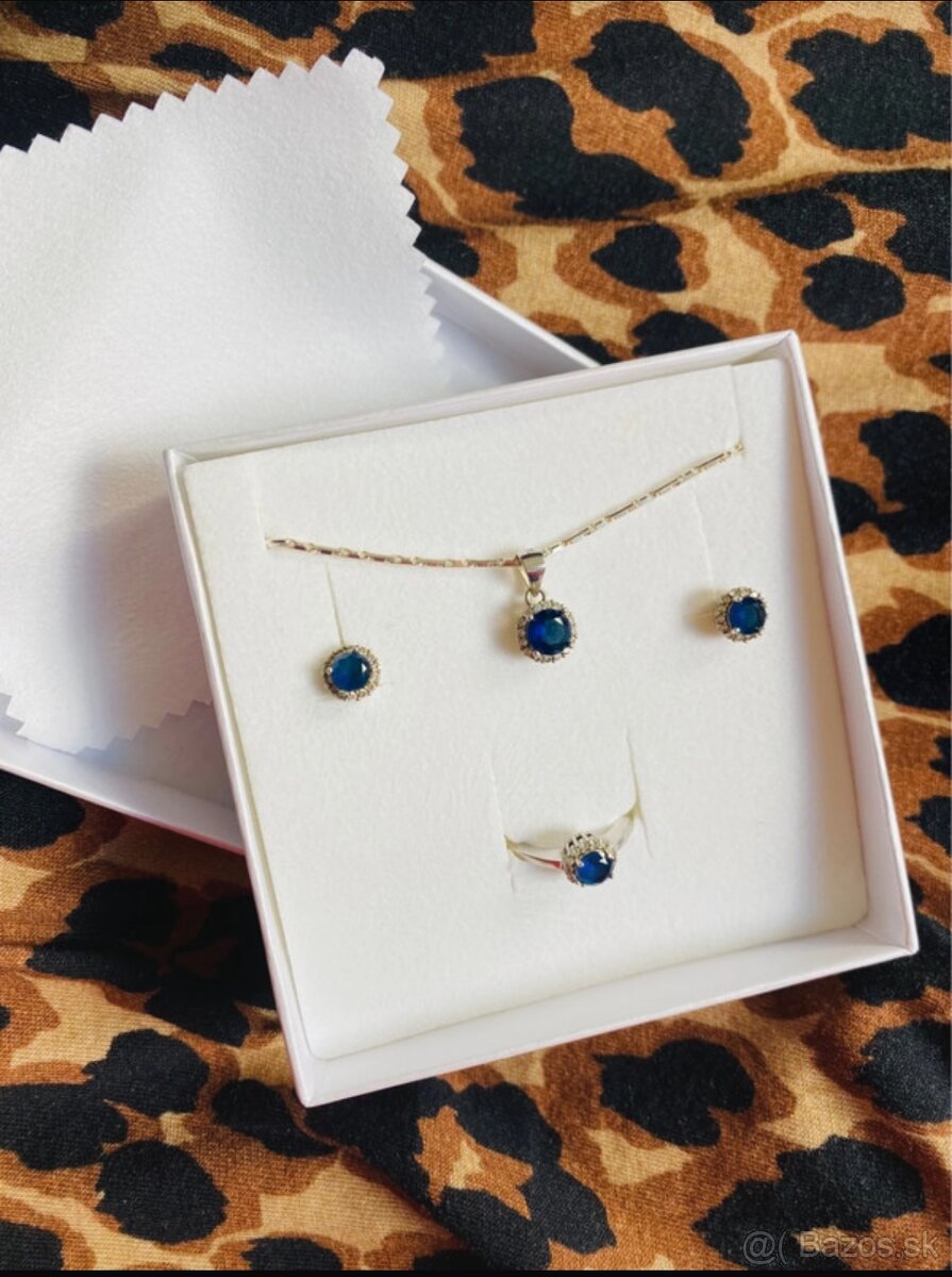 Strieborny set s modrym kameňom