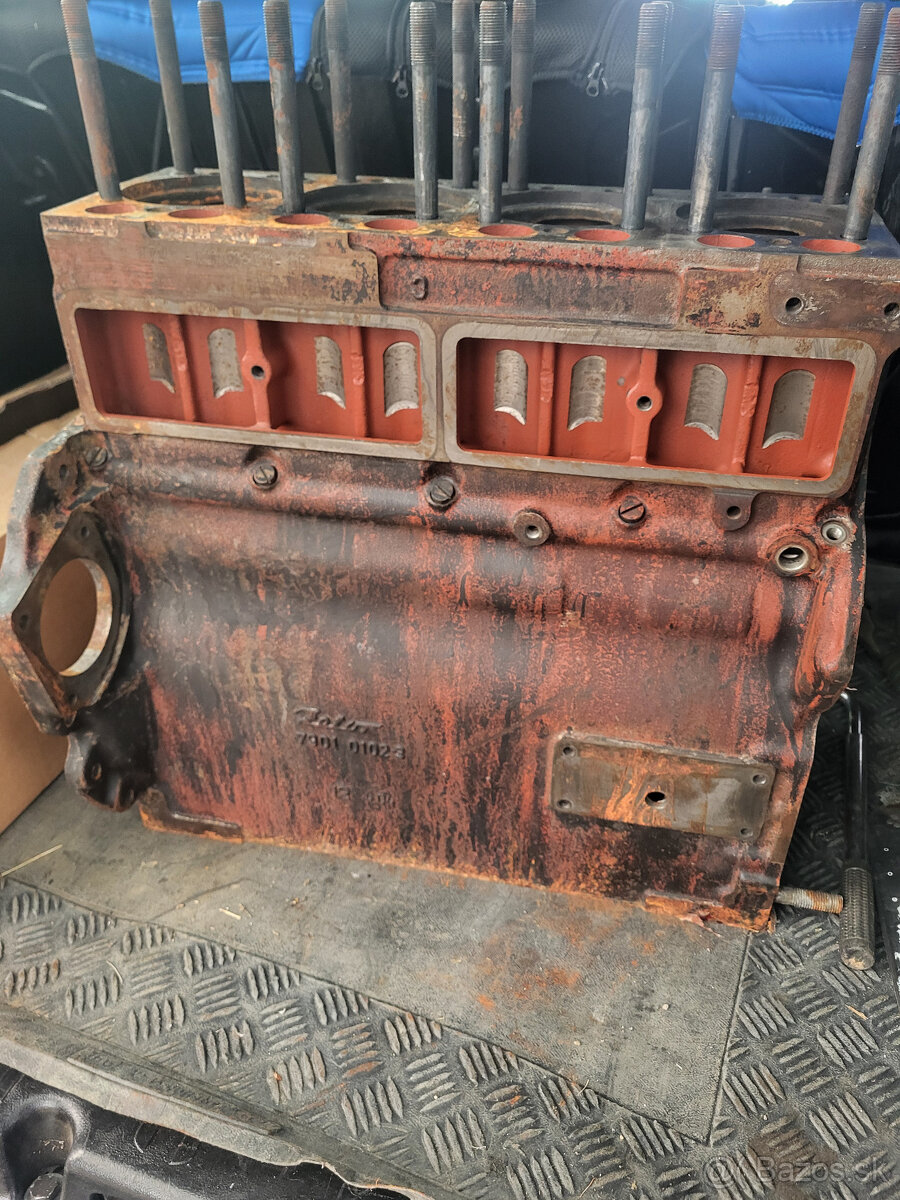 v ponuke blok motora zetor