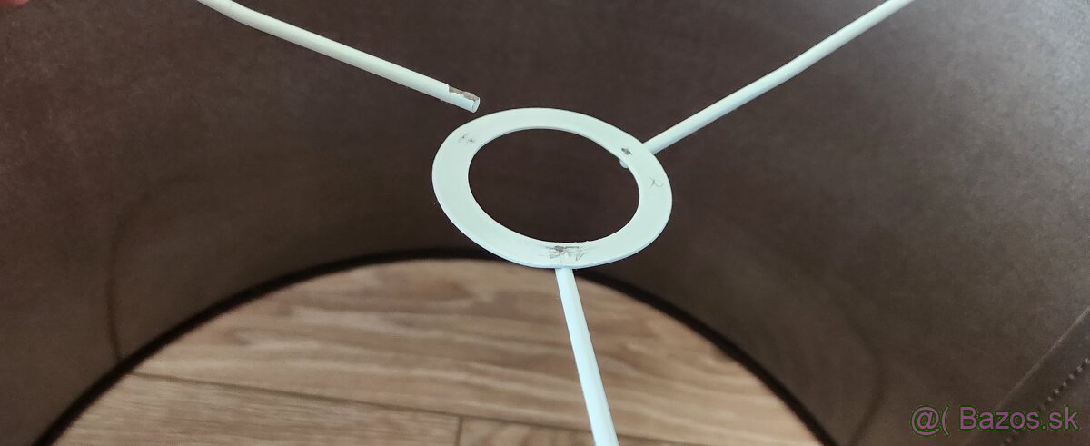 Darujem hnedé tienidlo