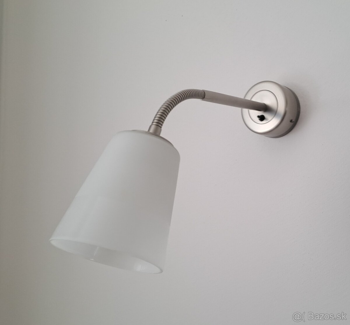 Nástenné lampy k posteli