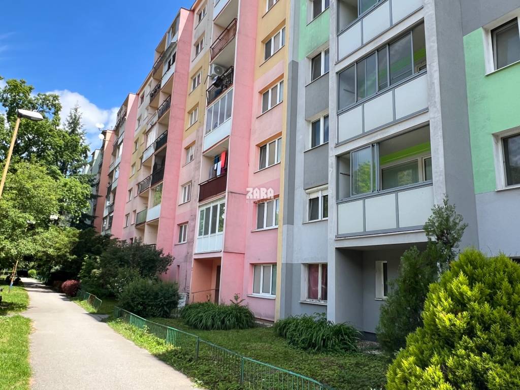 Terasa - ul. Slobody, 3 izbový byt 65 m2 + loggia.
