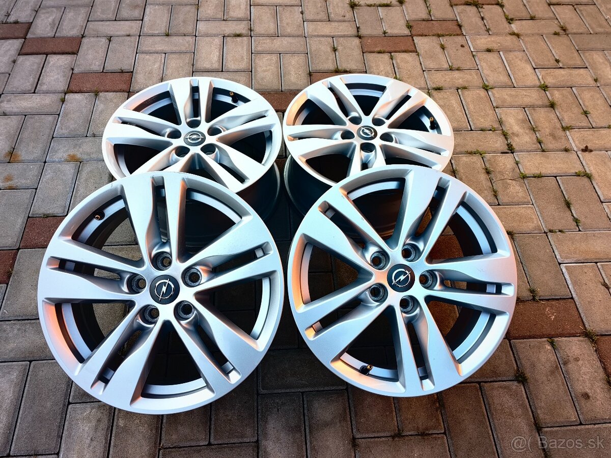 Opel astra 5x105 r16