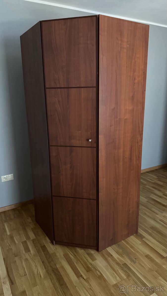 Predam rohovu skrinu