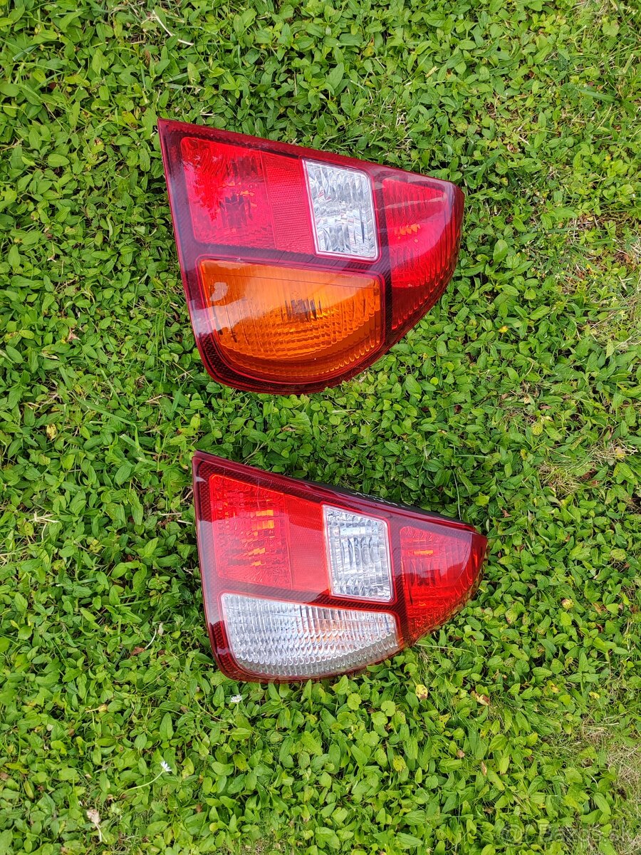 Renault Thália zadné svetlá