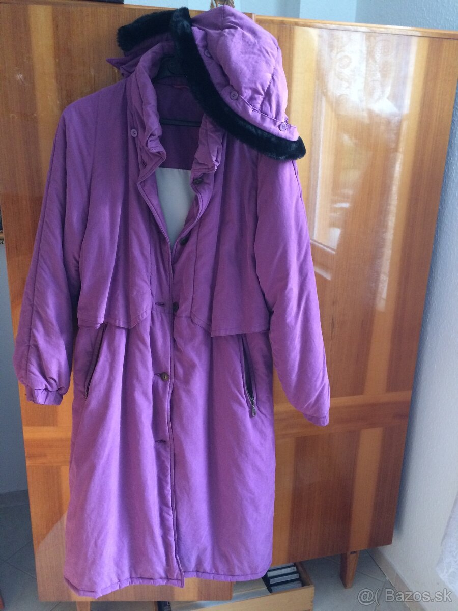 Dlhá bunda s kapucnou