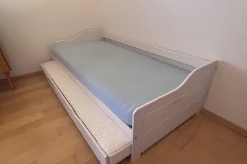 Posteľ s 2. výsuvnou posteľou +2 madrace-drevo masiv-150€