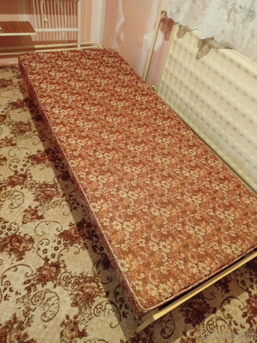 Váľanda s úložným priestorom