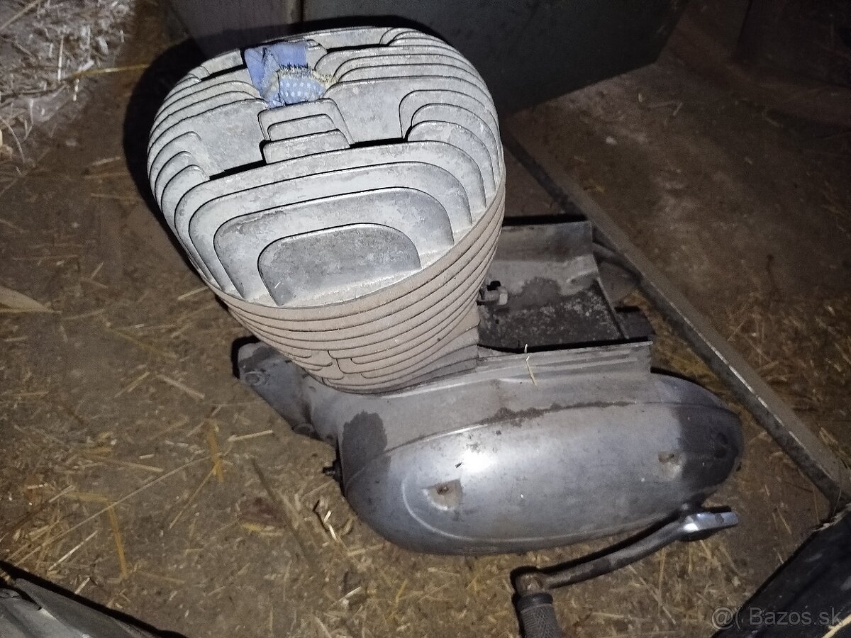 Predám motor jawa 559